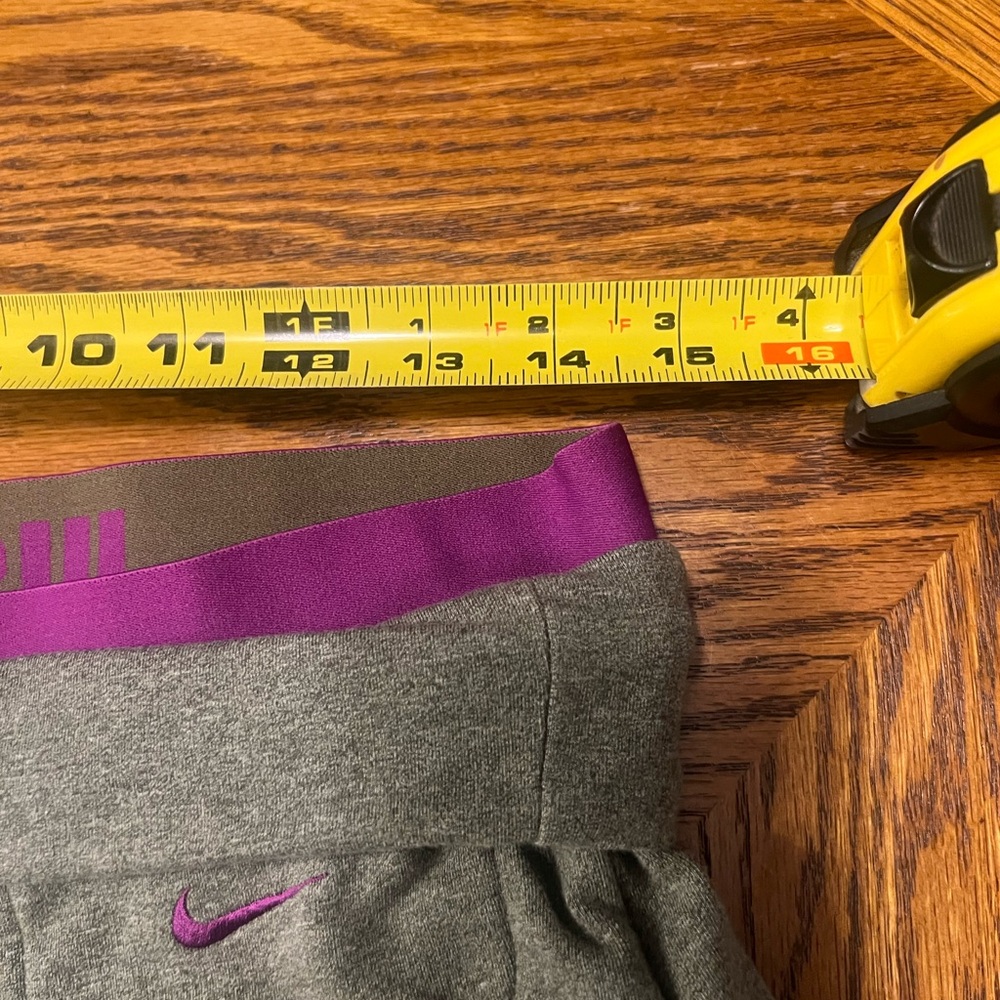 Nike Dri-Fit Capris. Size S - Picture 4 of 8